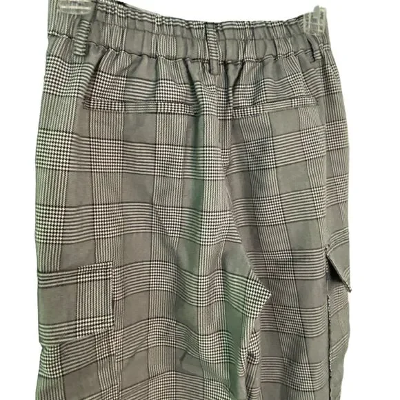 Forever 21 Women's Plaid Cargo Joggers Black and White Trousers Small - Picture 5 of 11